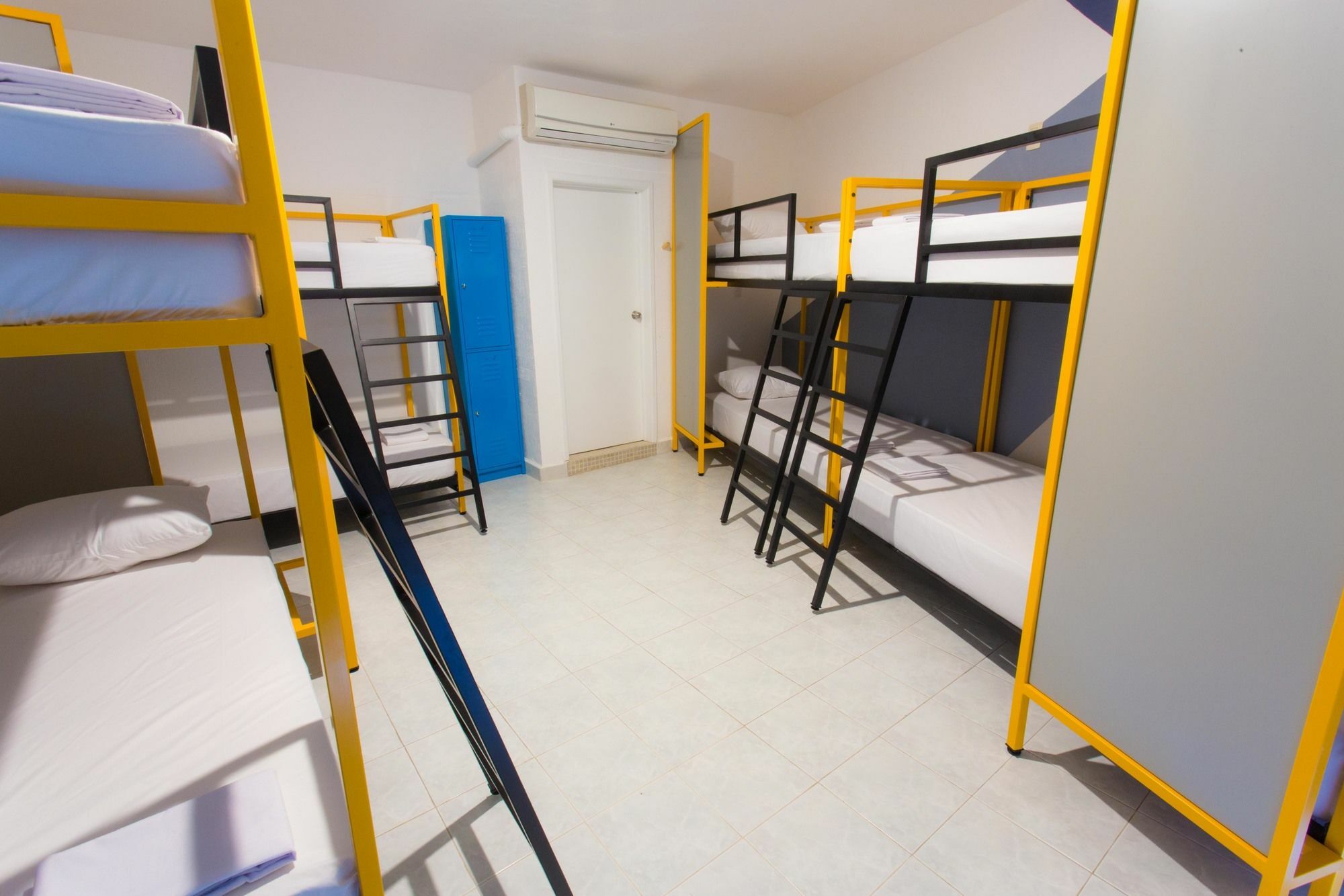 Selina Hotel 3*